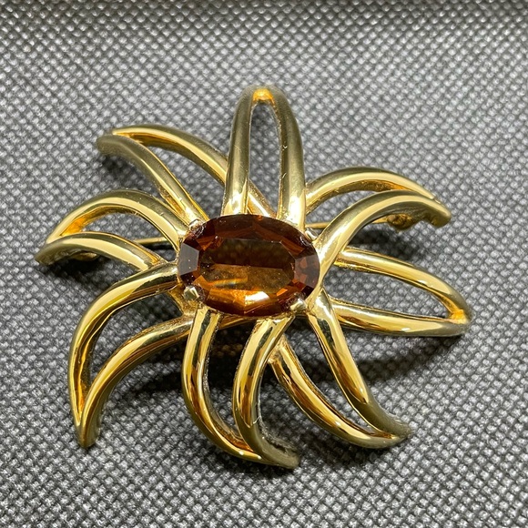 Ciner Brooch - Picture 1 of 6